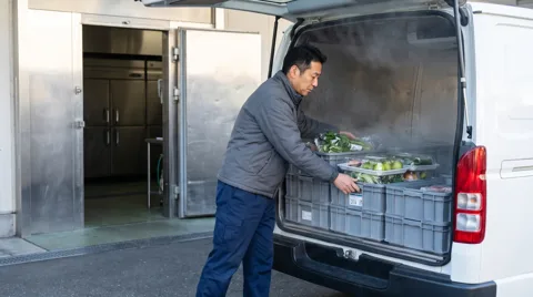 Maine Couriers delivering food and catering supplies